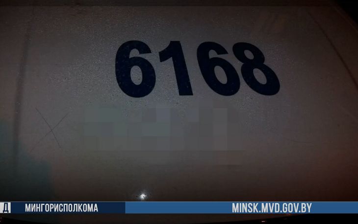 В Минске мужчина выцарапал нецензурное слово на авто милиции из-за ссоры с бывшей женой В Минске мужчина выцарапал нецензурное слово на авто милиции из-за ссоры с бывшей женой