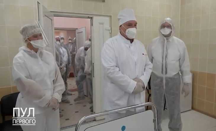 Лукашенко предложил молодым мамам к нему лично обращаться за помощью