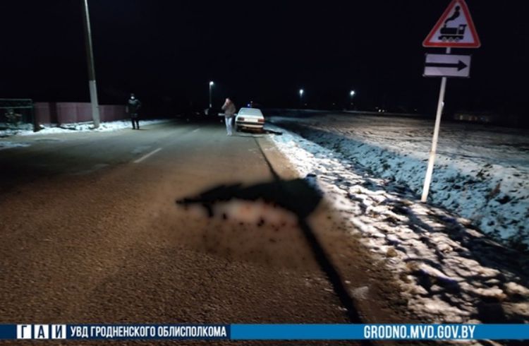 В Зельве женщина на Audi переехала лежащего на дороге пешехода: он погиб