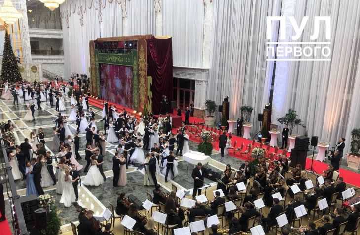 Во Дворце Независимости проходит новогодний бал: Лукашенко принимает участие Во Дворце Независимости проходит новогодний бал: Лукашенко принимает участие