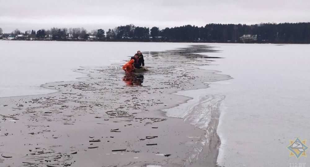 Тонкий лед и дырявая лодка: на озере в Витебской области развернулась трагедия