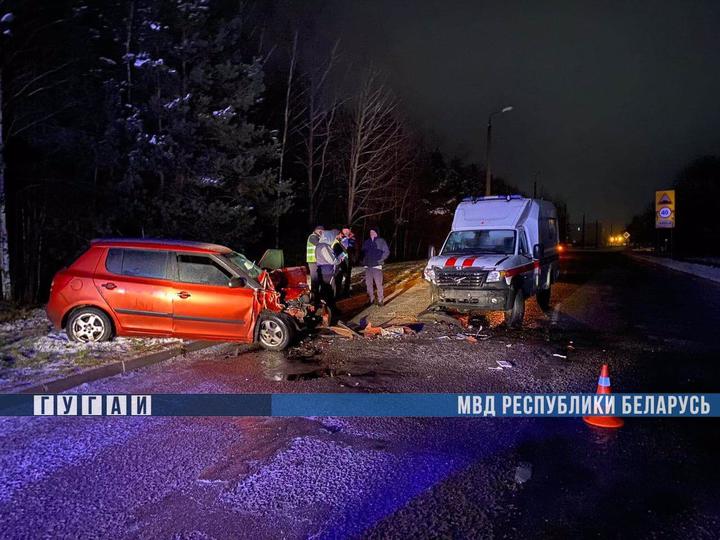 Автомобиль скорой помощи попал в серьезное ДТП на Минщине: пострадали 3 человека Автомобиль скорой помощи попал в серьезное ДТП на Минщине: пострадали 3 человека