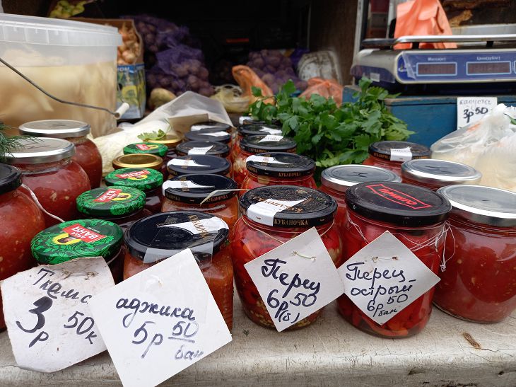 Овощи, фрукты, мед и домашнее копчение. Что продают в Минске на экомаркете