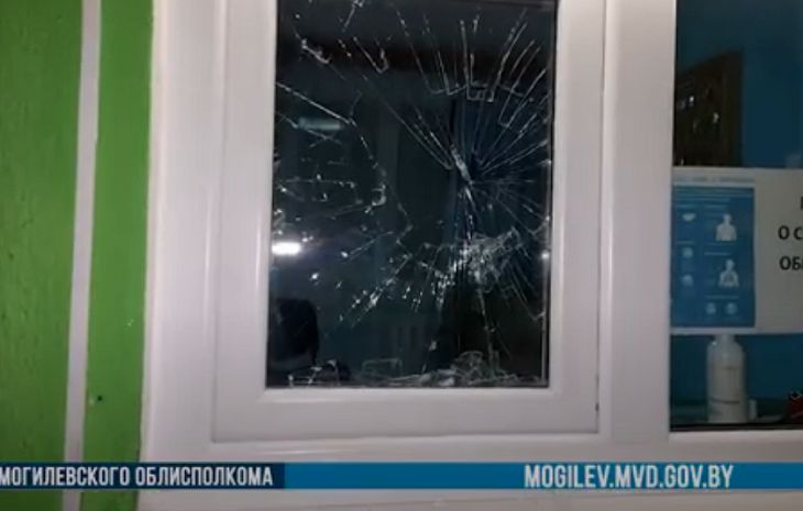 Не дали поиграть в бильярд: в Глуске мужчина устроил дебош в гостинице