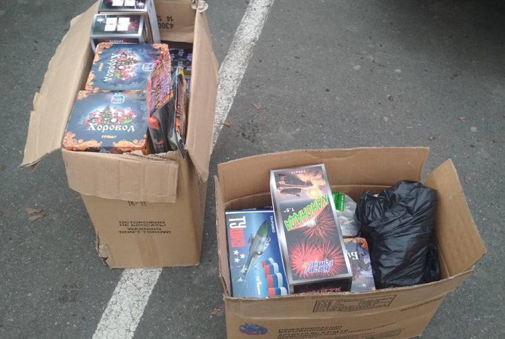 В Бресте у молодого мужчины отобрали пиротехнику на 850 рублей