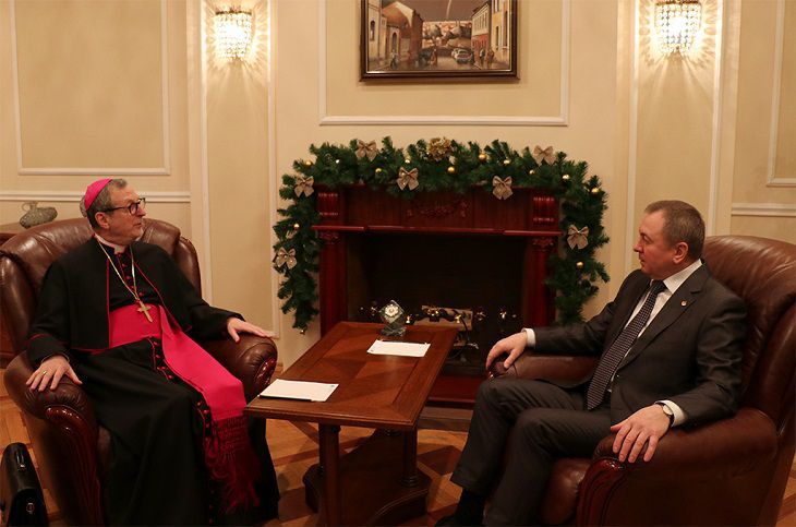 Стало известно, о чем Макей говорил с апостольским нунцием Клаудио Гуджеротти