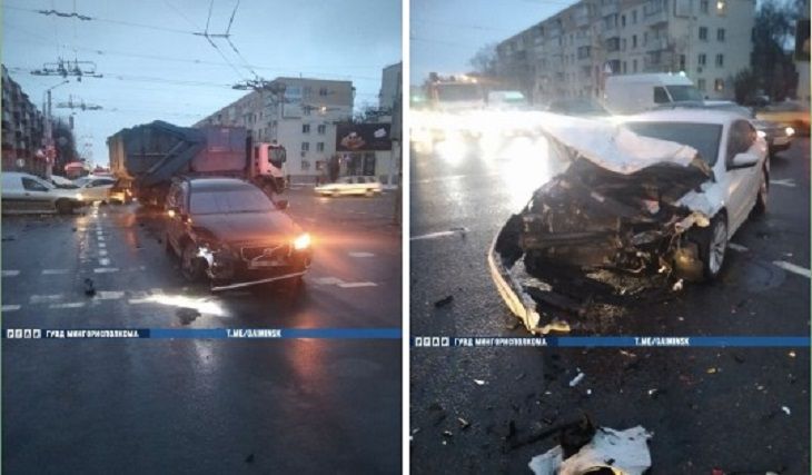Вдребезги. В Минске два водителя попали в серьезную аварию