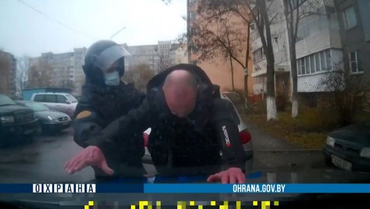 В Гомеле мужчина с ножом хотел расправиться с таксистом, который подвез его мать