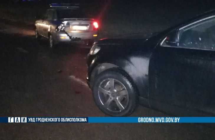 Под Гродно нетрезвый водитель на внедорожнике врезался в милицейский автомобиль