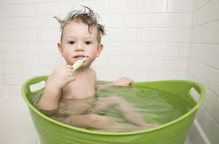 Психологи рассказали, что делать, если ребенок не хочет принимать ванну