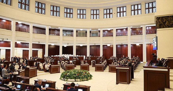 Взносы в бюджет, зарплата, торговля. Вот что будут рассматривать белорусские депутаты 16 декабря