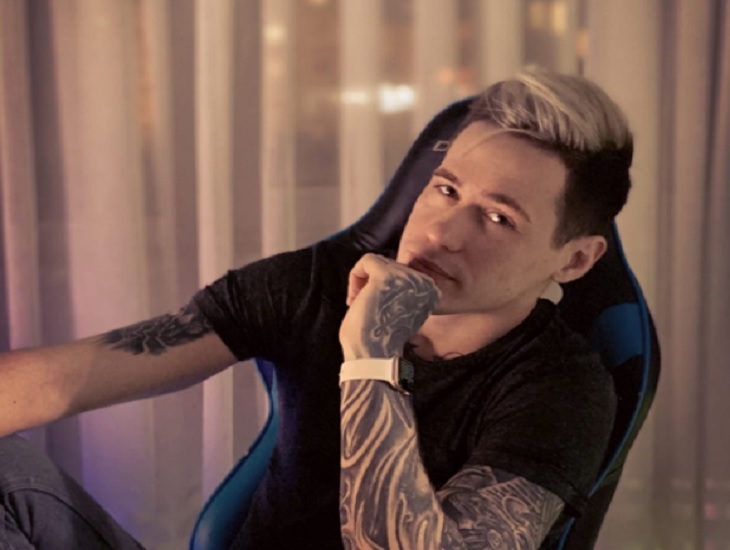 Московский блогер Reeflay вел прямой эфир с умершей беременной подругой