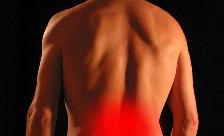Названы 4 простых способа избавиться от боли в спине