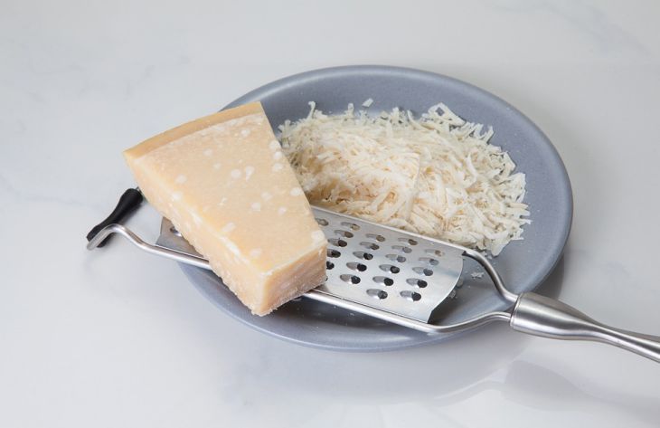 Как приготовить вкусную закуску из двух видов сыра: интересный рецепт
