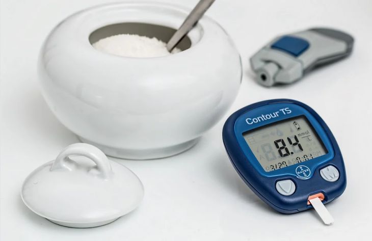 Медики выяснили, почему при диабете и гипертонии тяжелее переносится COVID-19