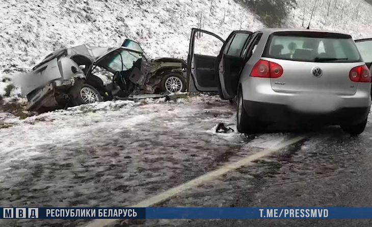 В лобовом ДТП под Воложином погибли 21-летние парень и девушка