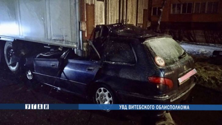 Смертельное ДТП в Оршанском районе: автомобиль Peugeot столкнулся с полуприцепом фуры
