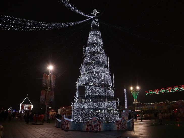 В Гомеле на центральной площади зажгли главную ёлку города