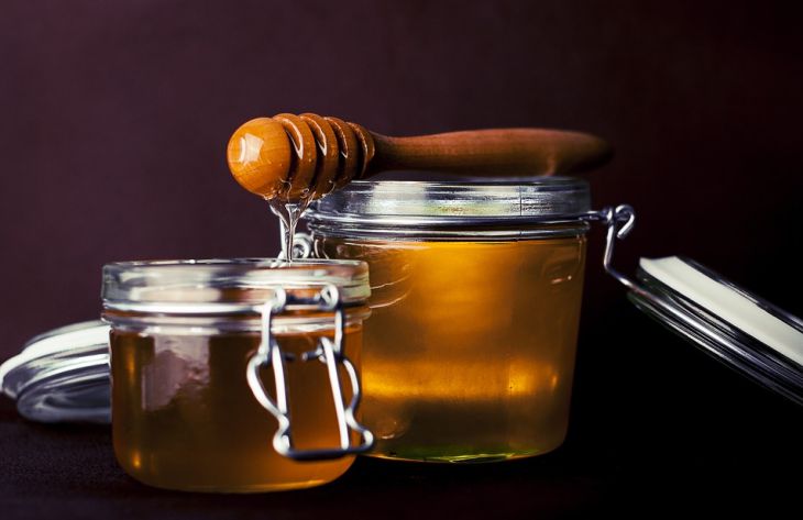  Специалисты назвали простые способы, которые помогут вычислить ненатуральный мед