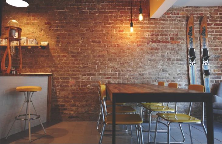 Какие черты лофта можно применить в любой квартире: советы дизайнеров