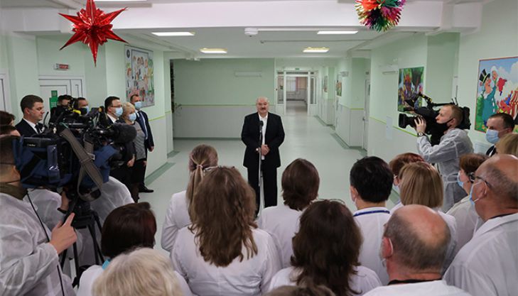 Лукашенко: в Беларуси снизилось число госпитализированных с пневмониями