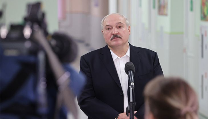 Предстоящая вакцинация от COVID-19 в Беларуси: Лукашенко признался, что относится к категории скептиков