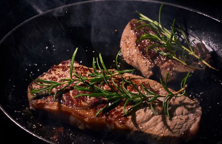 Какие кулинарные ошибки портят вкус настоящего стейка Какие кулинарные ошибки портят вкус настоящего стейка