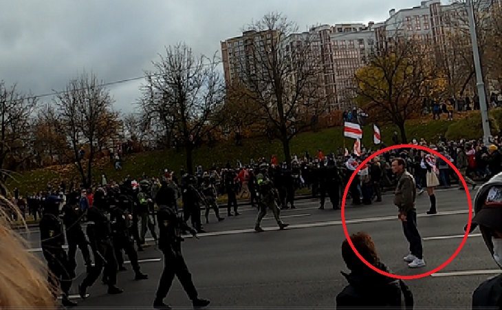 Житель Минска на акции протеста вышел на проезжую часть. СК: блокировка дороги принесла ущерб более 10 000 рублей    