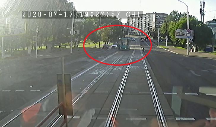 В Минске такси сбило людей на остановке трамвая: СК завершил расследование