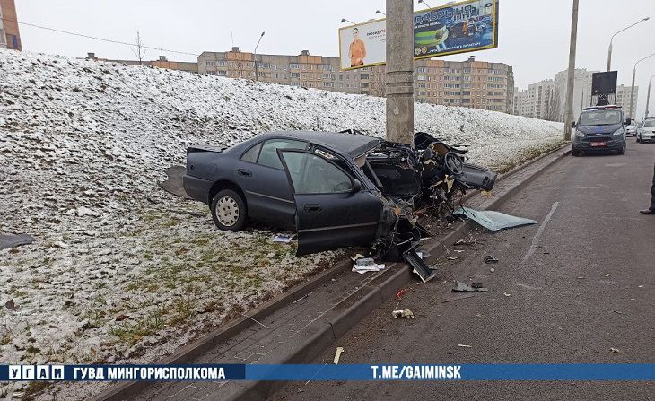 Жуткая авария в Минске: автомобиль разорвало пополам