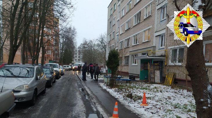 Грозит до 2 лет. В Минске дама-водитель на тротуаре задавила ребенка и скрылась