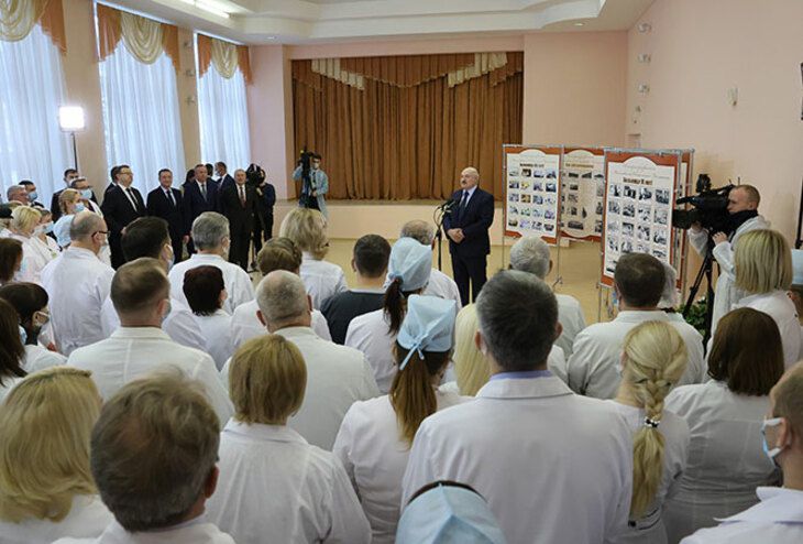 Лукашенко в восторге от Беларуси: когда все гнались за большими деньгами, мы свою страну сберегли