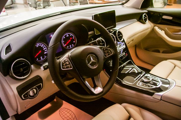 Названы 5 автомобильных аксессуаров, которые представляют опасность для жизни водителя