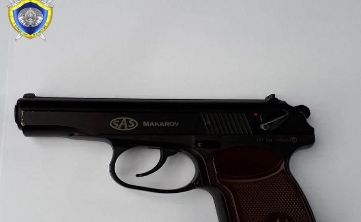 Житель Малориты угрожал пистолетом медработникам Житель Малориты угрожал пистолетом медработникам