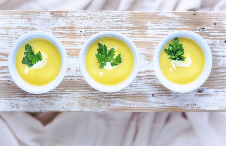 Как сделать обычный куриный суп намного вкуснее: 5 секретов