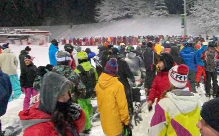 С выпадением снега белорусы массово отправились в Силичи: очереди огромные