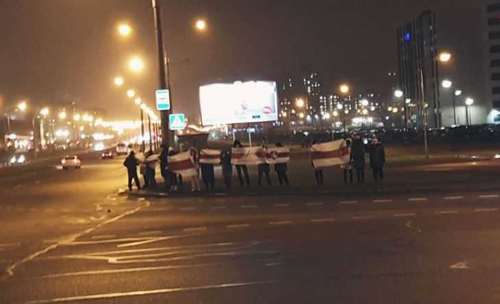 Жители Минска вышли на вечернюю акцию солидарности