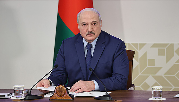 Мир с течением времени придет к цензуре в социальных сетях — Лукашенко