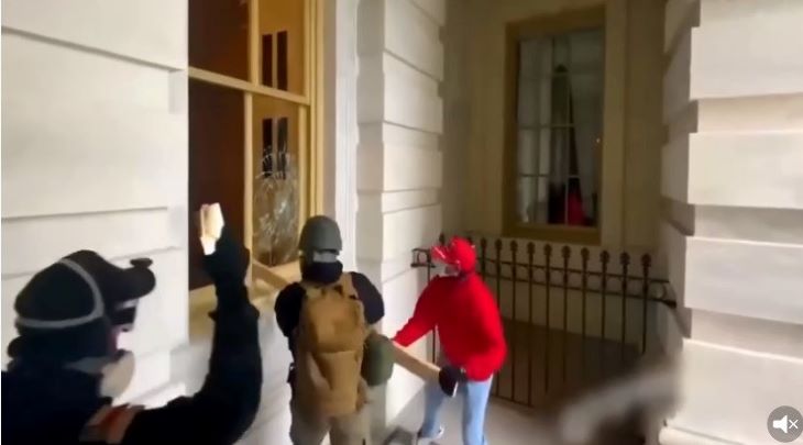 «Быстрее! Смелее!»: Русские участвовали в штурме Капитолия