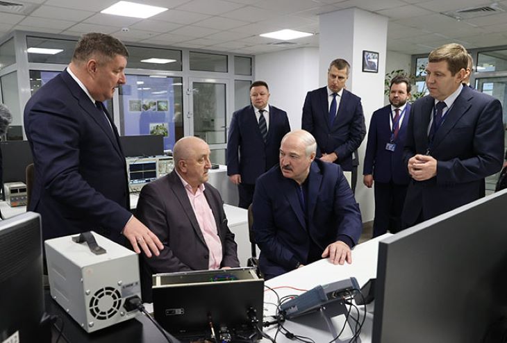 Лукашенко советует сейчас никому не верить: «Ни госТВ, ни Telegram-каналам»