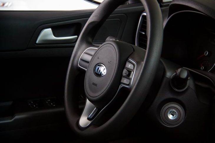 Витебские таможенники задержали нелегальную партию автозапчастей на круглую сумму автомобиль