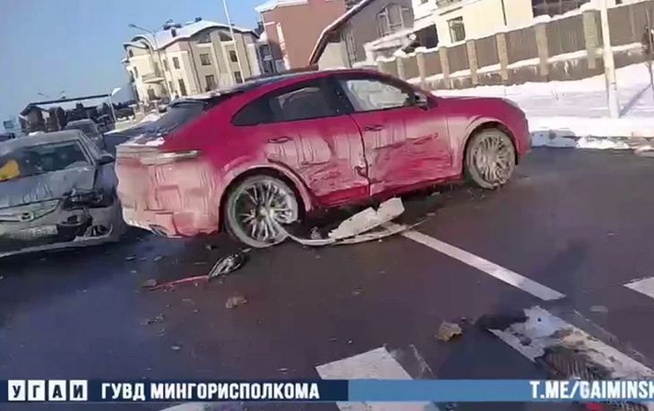 Дорогое ДТП в Минске: 19-летняя девушка на Porsche Cayenne врезалась в два авто