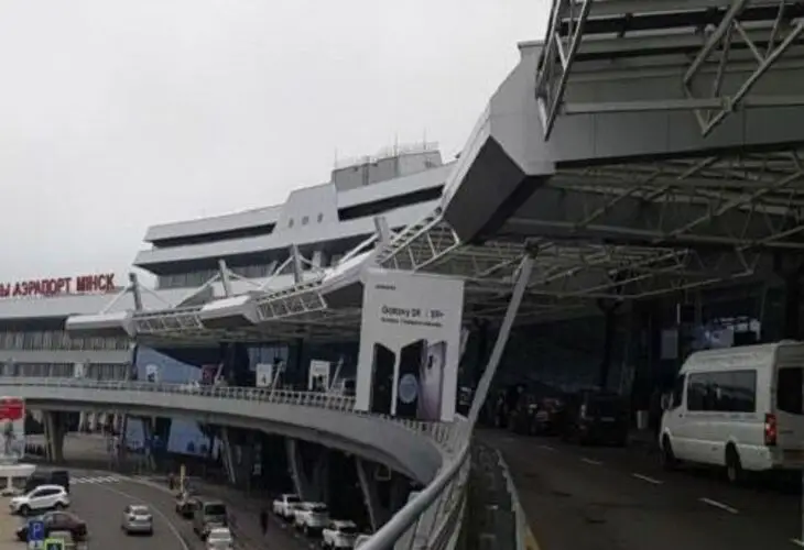 На входе в минский аэропорт всем посетителям начали измерять температуру аэропорт