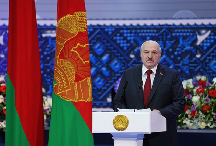 Лукашенко не станет на колени перед Тихановской
