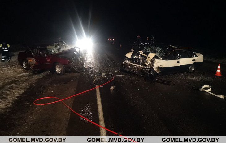 Три человека пострадали в лобовом ДТП в Калинковичском районе авария