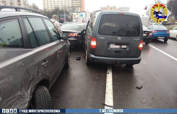 В Минске женщина уснула за рулем и спровоцировала массовое ДТП