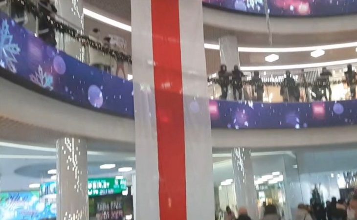 Мать пятерых детей оштрафовали за бчб-флаг в Dana Mall флаг