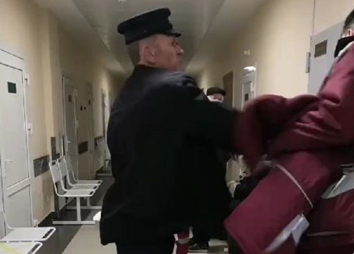 В Бресте мужчина атаковал врача скорой помощи