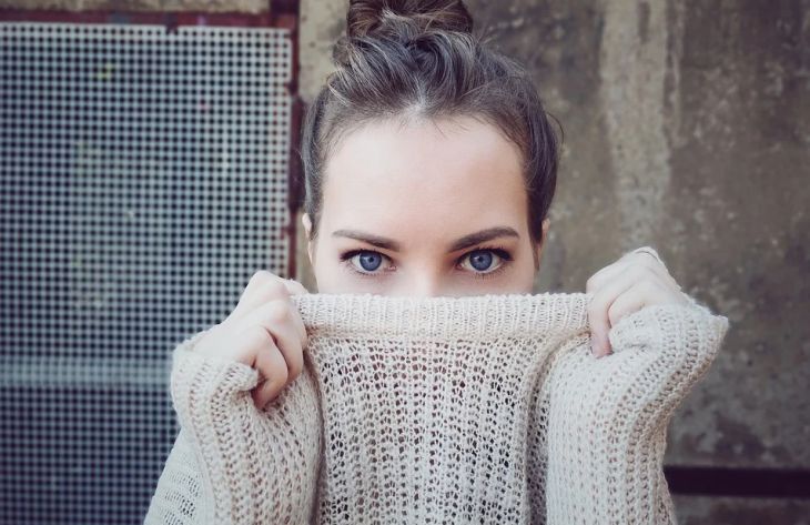 Как человек понимает, что ему в спину кто-то смотрит: ученые дали ответ