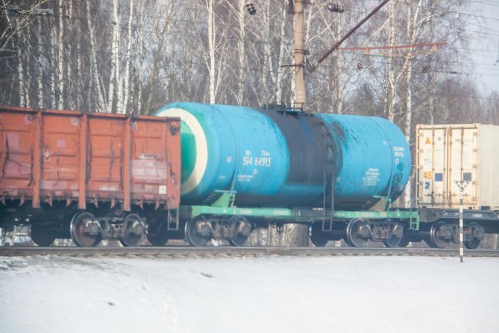 Поезд и грузовик